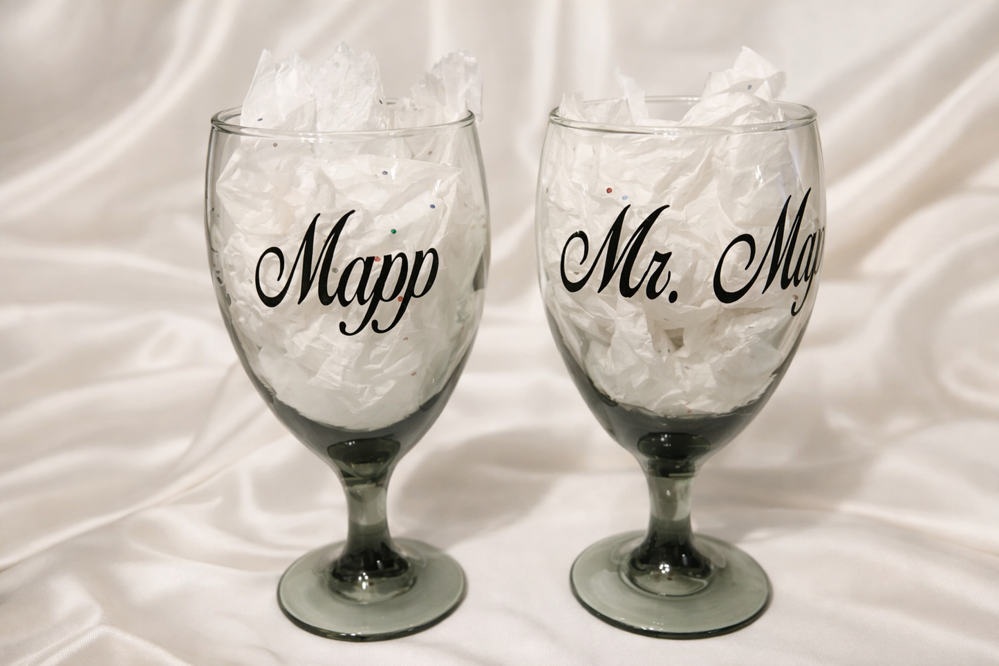 Personalized Mr. & Mrs. Wine Glass Set – Custom Wedding & Valentine’s Gift